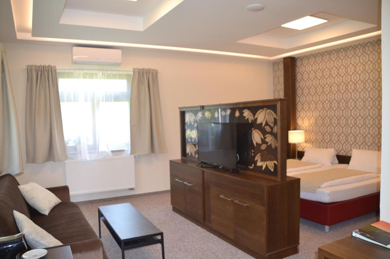 Wellness Hotel Svachovka Mírkovice エクステリア 写真