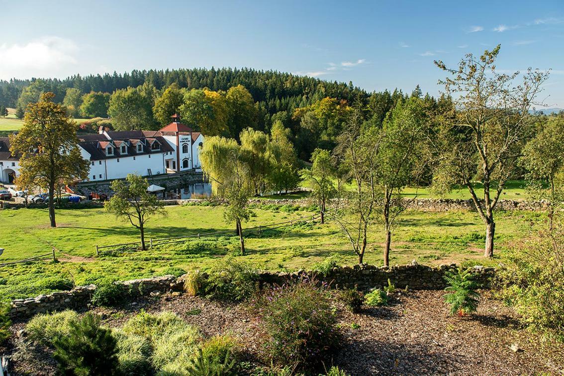 Wellness Hotel Svachovka Mírkovice エクステリア 写真